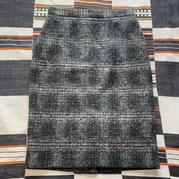 Banana Republic Wool Blend Skirt. Size 8. Knee Length. Winter. Work Wear. Casual - Picture 1 of 9